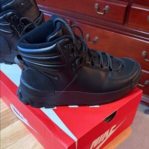Nike Men’s Black High-Top Tactical Boot